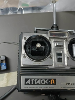 Δικάναλες τηλεκατευθύνσεις Futaba Attack-R και Attack-SR μεταχειρισμένες