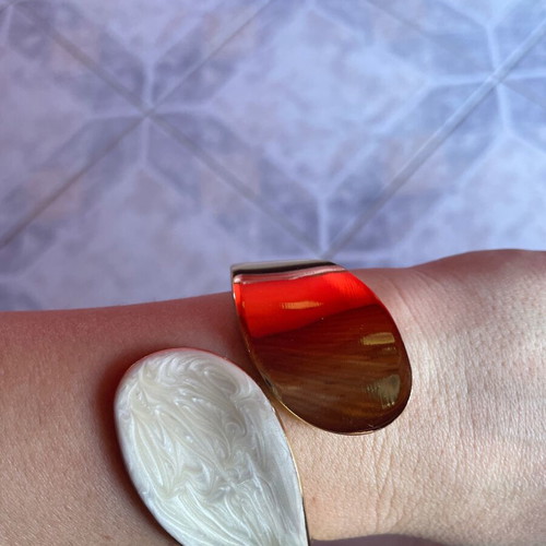 Gold and white bracelet new, opens and closes