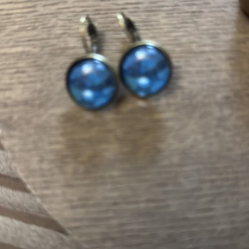 Bronze earrings new with blue stone classic