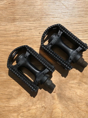 Children's pedals new with reflector, axle size 9/16’’