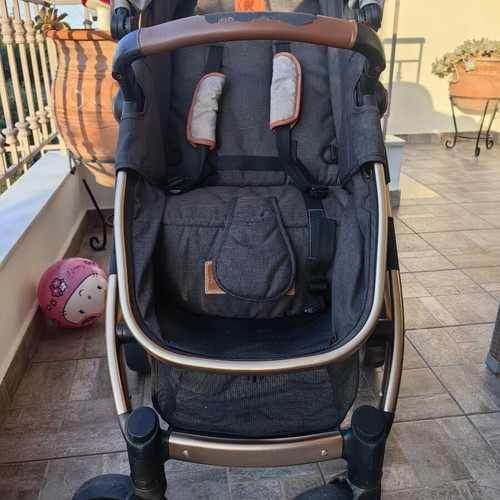 Kiddo Jazz stroller like new with mattress and winter hood