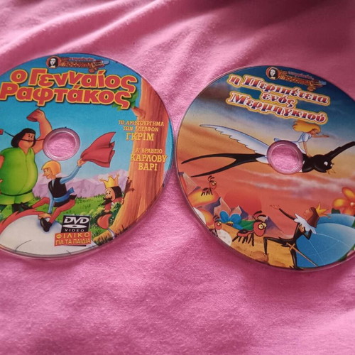 2 children's DVDs dubbed like new