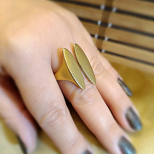Steel ring new in matte gold color adjustable
