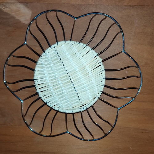 Vintage metal basket with wicker base, like new, 29 cm