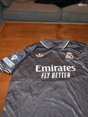 Φανέλα Real Madrid No 8 Valverde σαν καινούργιο επίσημο αντίγραφο