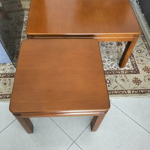 Wooden living room coffee table set like new with protective glass
