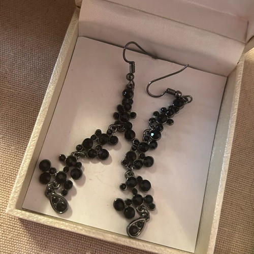 Black earrings like new
