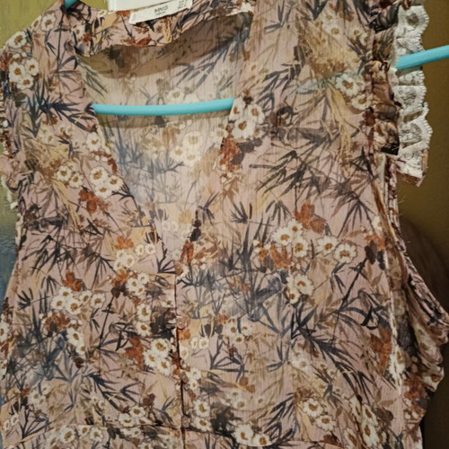Mango blouse like new with romantic floral design in autumn tones
