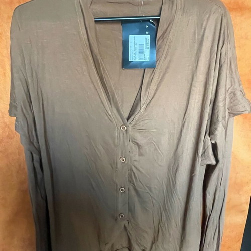 Women's Shirt new, size Small