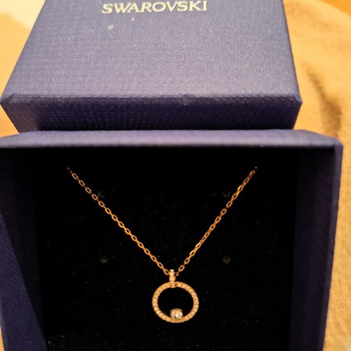 Swarovski rose gold necklace like new