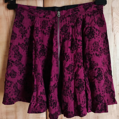 H&M Divided Skater goth mini skirt used, dark fuchsia with black roses, size 36