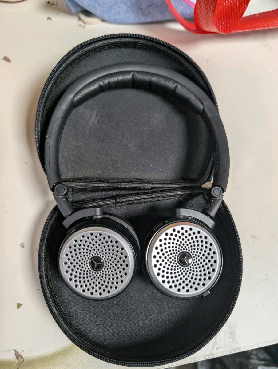 Mercedes-Benz AKG P104 wireless… - € 150,00 - Vendora.cy