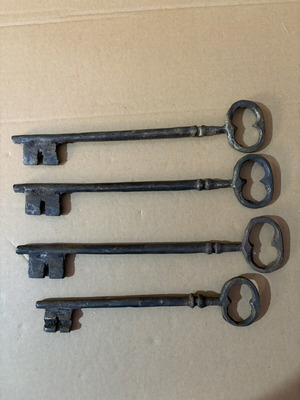 Keys used, set of 4, 100 years old antiques