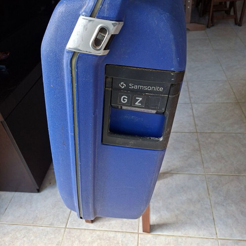 Samsonite vintage 80`s suitcase used, blue with 2 wheels