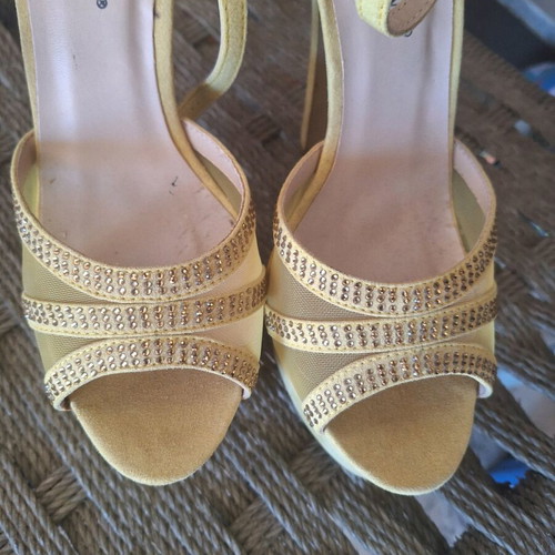 Tulipano yellow pumps like new size 39 with rhinestones