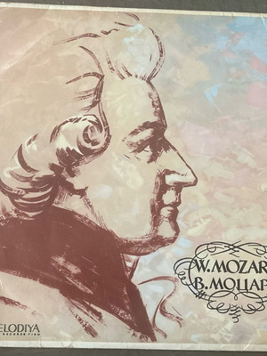Грамофонна плоча Моцарт Симфония 25 употребявана, издание Melodia