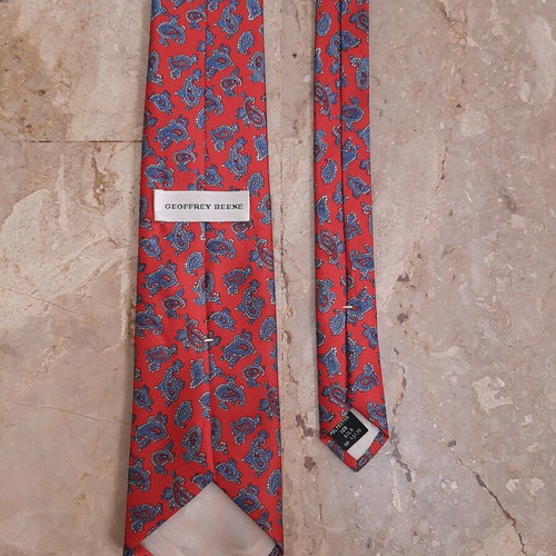 Geoffrey Beene tie like new