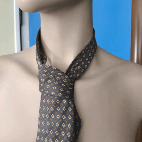 Jim Thompson tie like new, beige and green