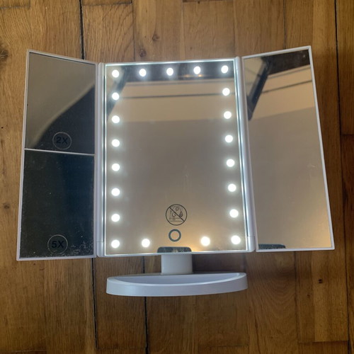 Lighted tabletop mirror like new