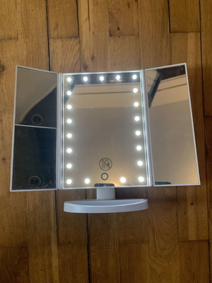 Lighted tabletop mirror like new