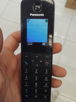 Panasonic cordless phone like new with call blocking and 1.8-inch screen