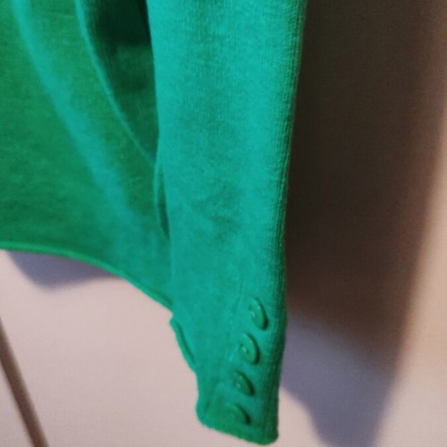 Lightweight green pullover like new, slim fit, chest 90cm