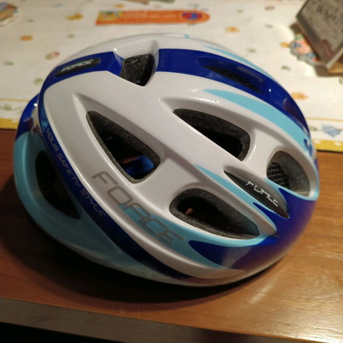 Force kids helmet like new, size 48-54cm with chin strap and stabilizing button