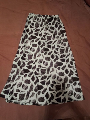 Midi summer skirt like new, black and white satin, one size