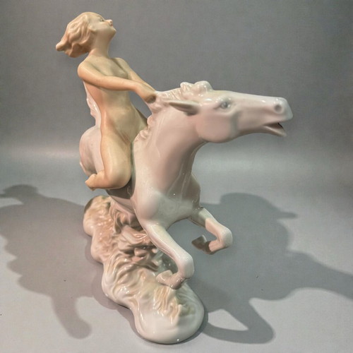 Wallendorf Amazona 1345 porcelain figurine like new