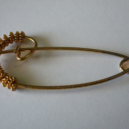 Vintage women's pins used, brown and gold colors