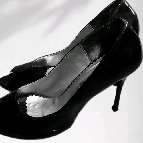A To Z Greek patent leather pumps like new, size 39, black