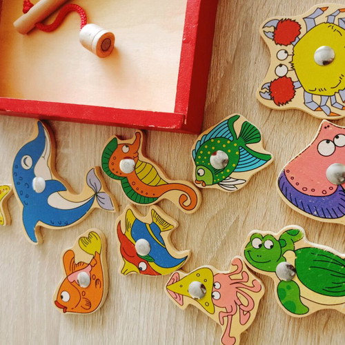 Wooden magnetic fishing game used with 10 sea animals and 2 fishing rods
