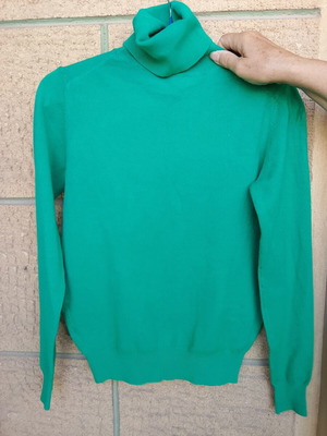 Green turtleneck sweater S/M
