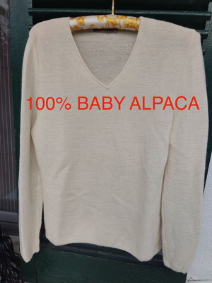 100% Baby alpaca sweater used, beige, V neck