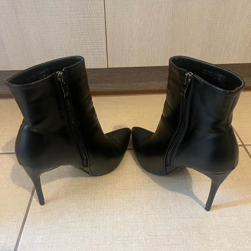 Migato black ankle boots like new with zipper, heel 10 cm, size 38