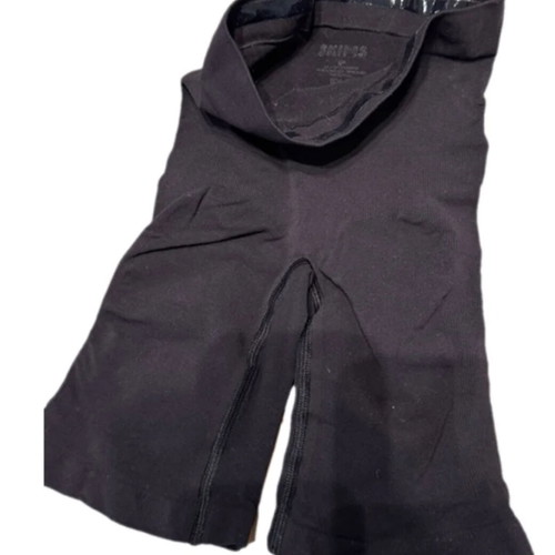 Skims Sculpt black shorts like new, size XS
