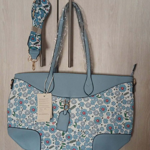 Handbag with strap
