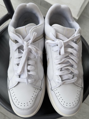 Converse white leather sneakers EU 43, 27.5 cm