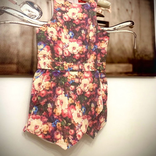 Floral skort one-piece like new with pockets and mini length