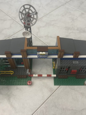 Lego Police Station σαν καινούργιο, χωρίς φιγούρες