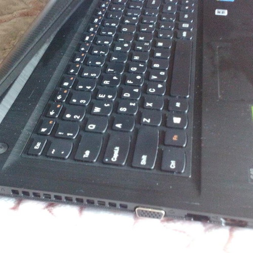 Lenovo G40-30 laptop like new, 14-inch screen, 2GB RAM, HDD