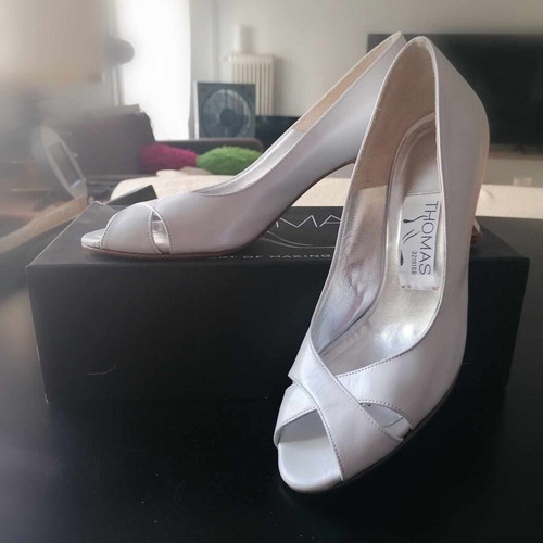 Thomas Shoes white bridal pumps like new size 35