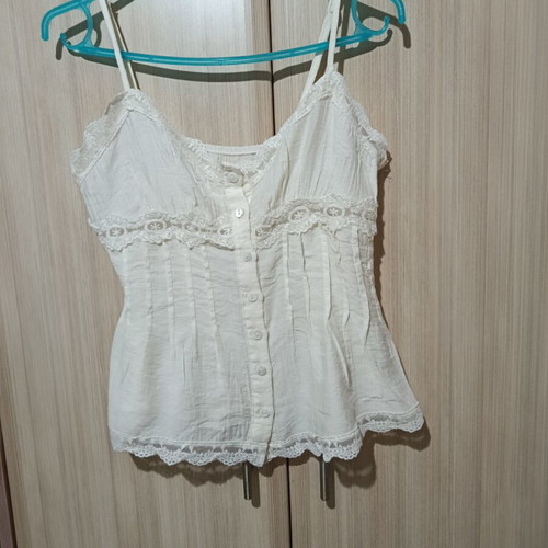 Top with adjustable straps and lace, cream color