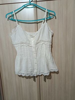 Top with adjustable straps and lace, cream color