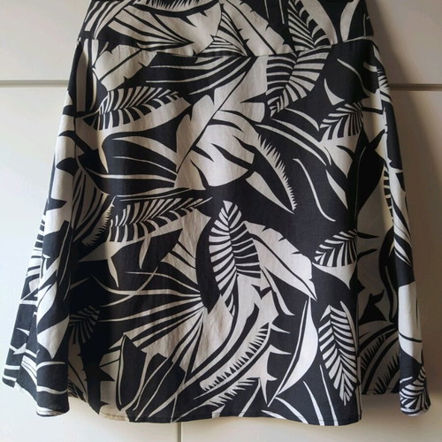 Midi skirt black and white A-line like new