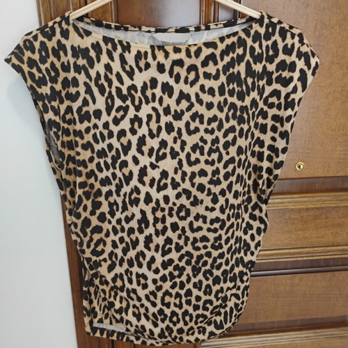Leopard print top size L like new