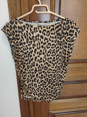 Leopard print top size L like new