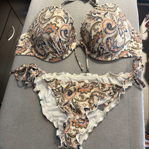Bikini set H&M used, paisley design, size 80D top, large bottom