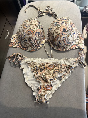 Bikini set H&M used, paisley design, size 80D top, large bottom