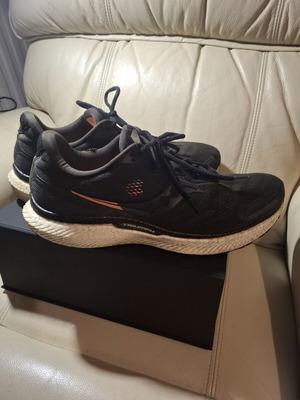 Saucony Triumph 17 running shoes size 50 used, black